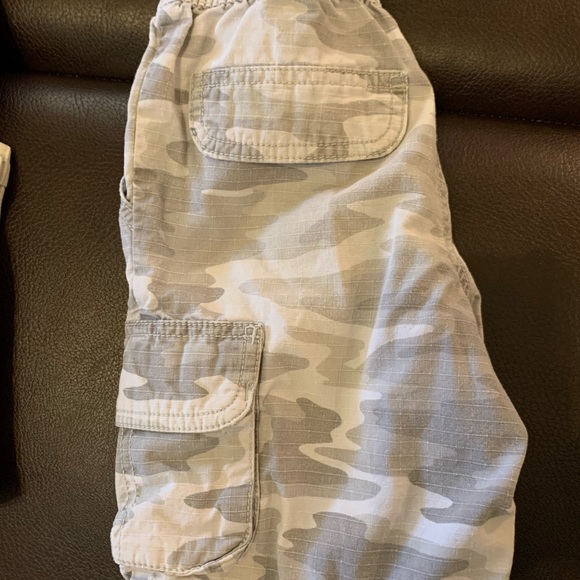 Boys size 5 - Picture 3 of 12